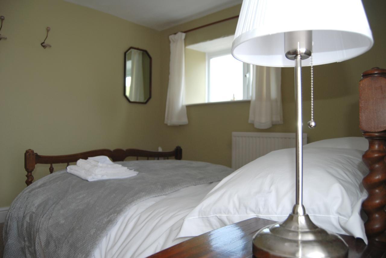 The Fforest Inn Llanfihangel-nant-Melan Экстерьер фото