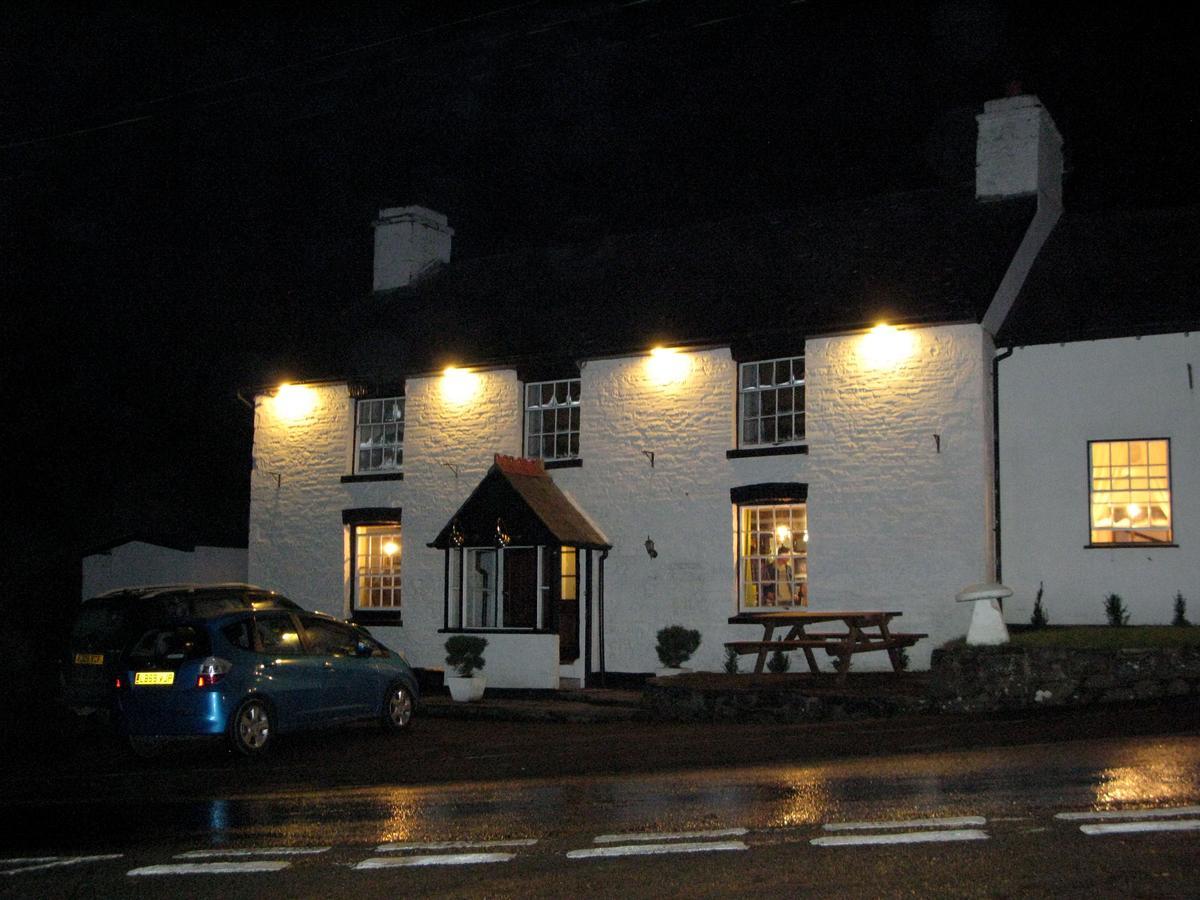 The Fforest Inn Llanfihangel-nant-Melan Экстерьер фото
